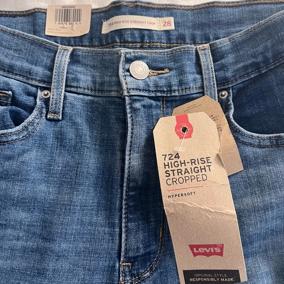 NWT Levi’s 724 High Rise Straight Cropped Raw Chewed Hem Jeans - Picture 7 of 8